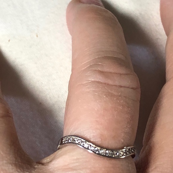 SOLD!!!! Curved 5A Wedding Ring set in Platinum - Picture 2 of 12